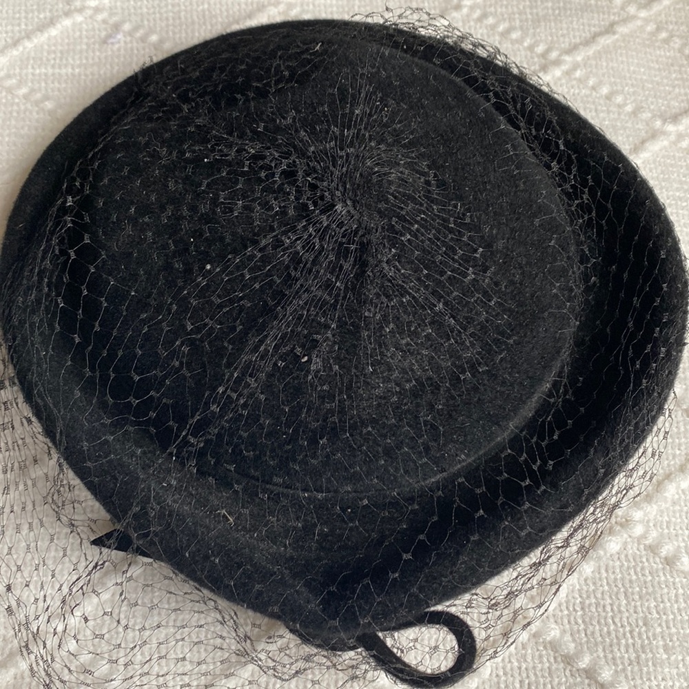 Vintage women’s hat with netting